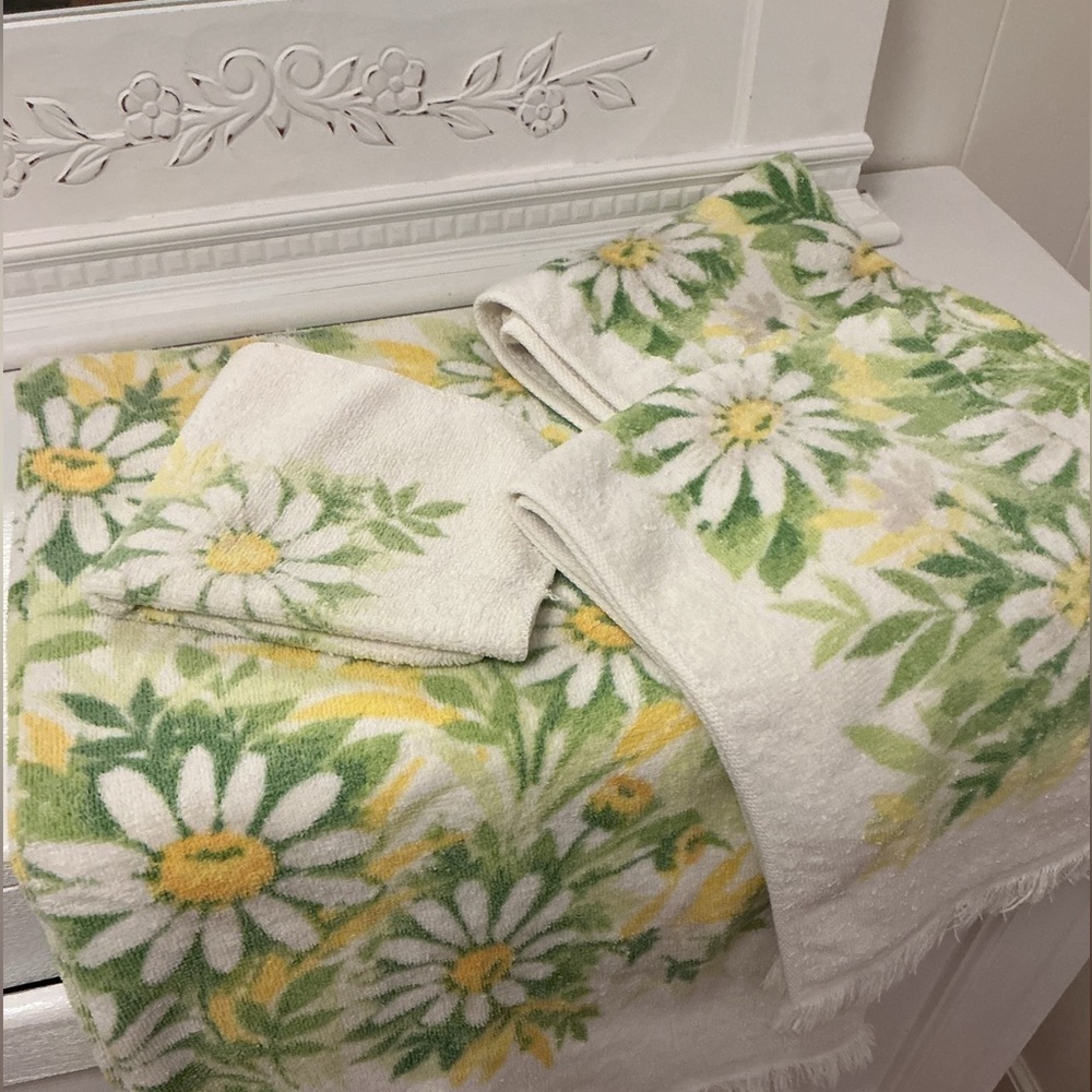 Vintage Set of Springmaid Bath Towels Each measure - Picture 3 of 14